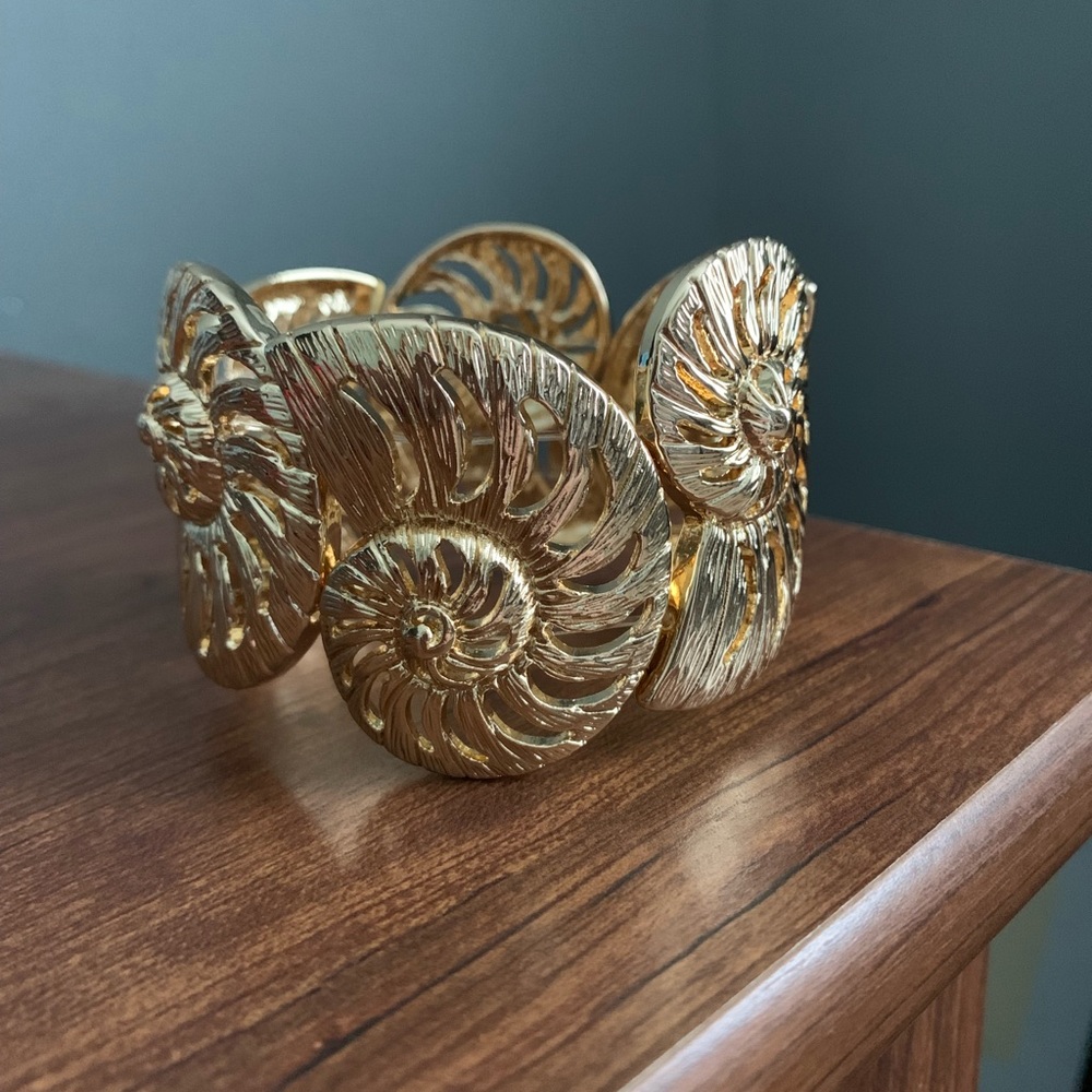 Lilly Pulitzer seashell cuff statement bracelet